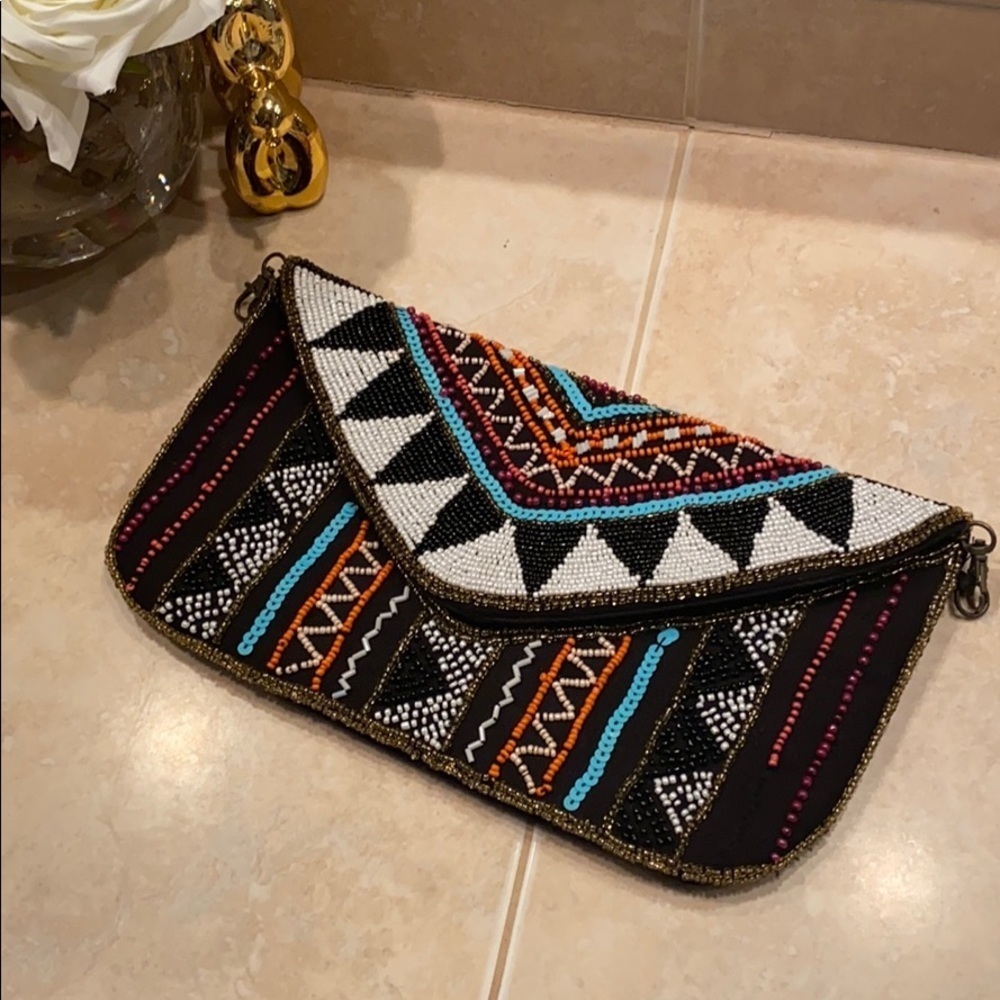 Beaded Clutch perfect for vacation with optional 25 inch chain. Boho fee